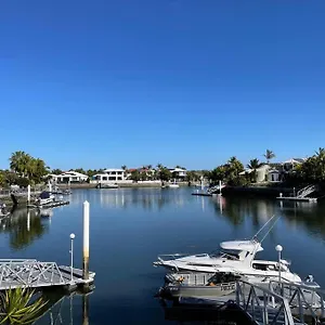  Holiday home Spectacular Waterfront Australia