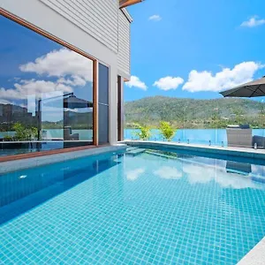  Holiday home 14 The Cove - Waterfront Whitsunday Australia
