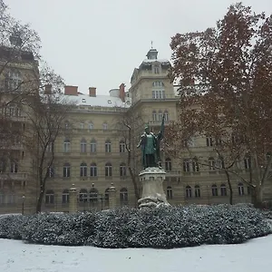 https://flat-on-andrassy-avenue.inbudapesthotels.com