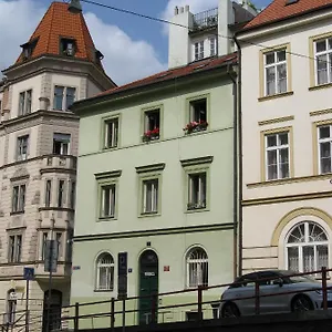 https://zderaz.praguehotelsweb.com